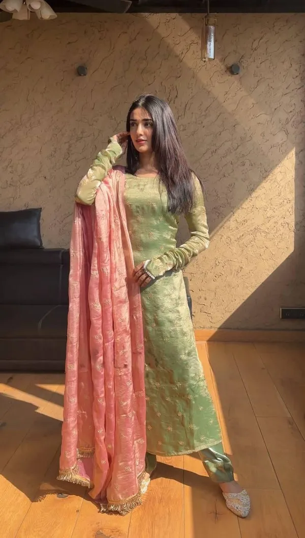 Green_Printed_Straight_Suit_Set_for_Women