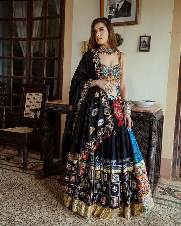 Black_Embroidered_Lehenga_Choli_Set_for_Women