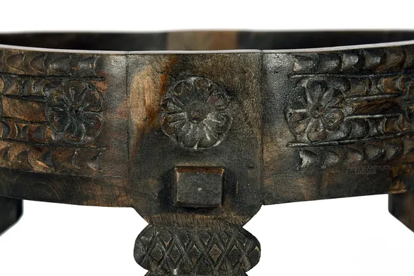 Antique_Wooden_Chakki_Coffee_Table_For_Home_Deccor_Pooja_Room_Storage_Handcrafted_Solid_Wood_Round_Bowl_With_Carved_Floral_Design_Rustic_Antique_Decorative_Centerpiece_Black