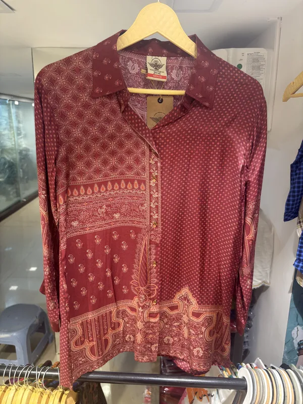 Maroon_Muslin_Relaxed_Geometric_Paisley_Print_Shirt_For_Women