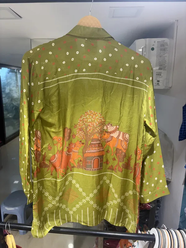 Olive_Muslin_Relaxed_Printed_Shirt_For_Women