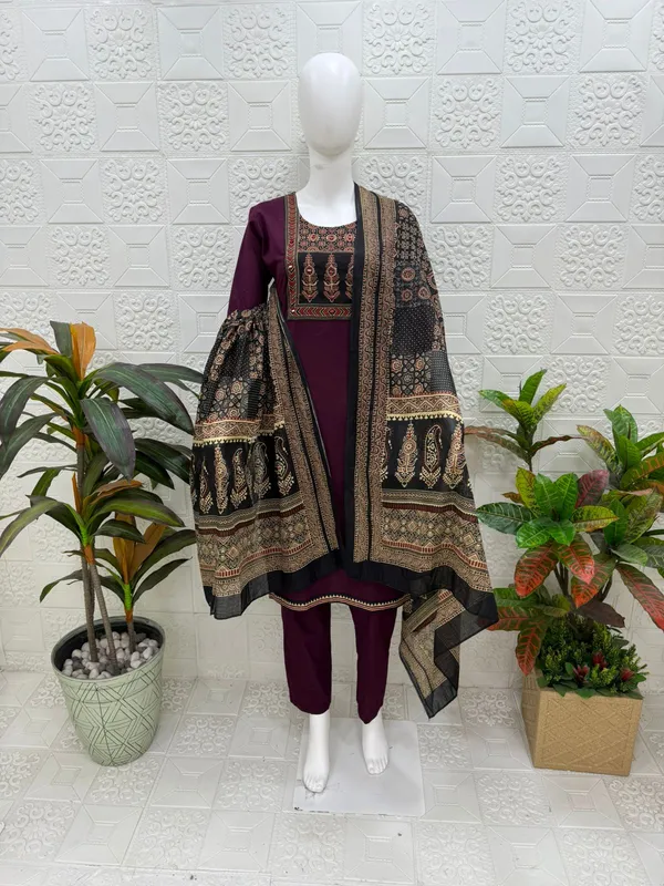 Black_Cotton_Kurta_Set_For_Women