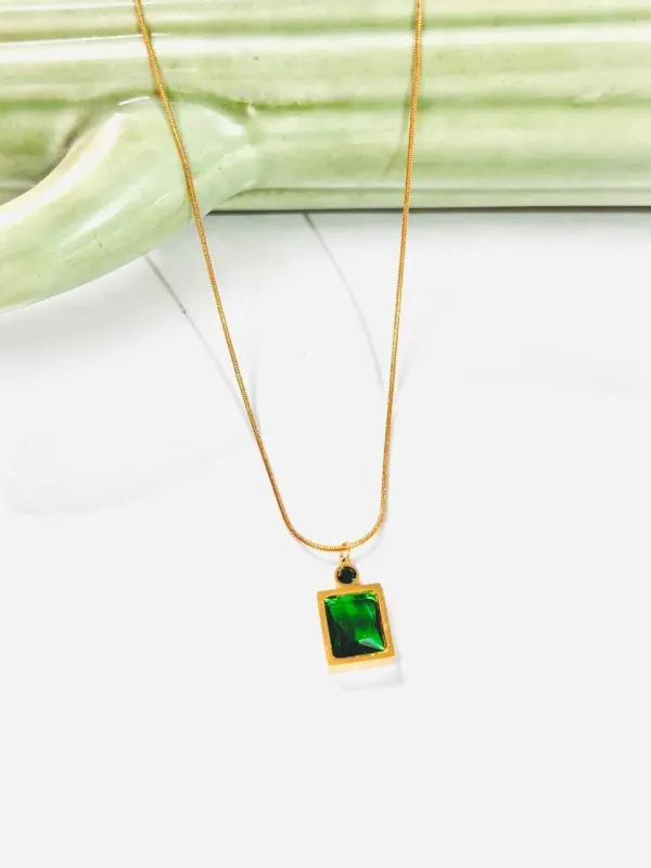 Gold_And_Emerald_Green_Stainless_Steel_Necklace_For_Women