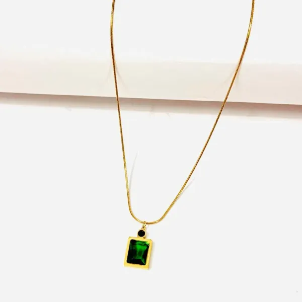 Gold_And_Emerald_Green_Stainless_Steel_Necklace_For_Women