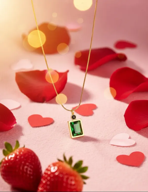 Gold_And_Emerald_Green_Stainless_Steel_Necklace_For_Women
