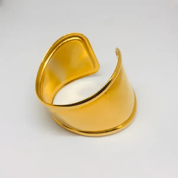 Gold_Stainless_Steel_Bracelet_For_Women