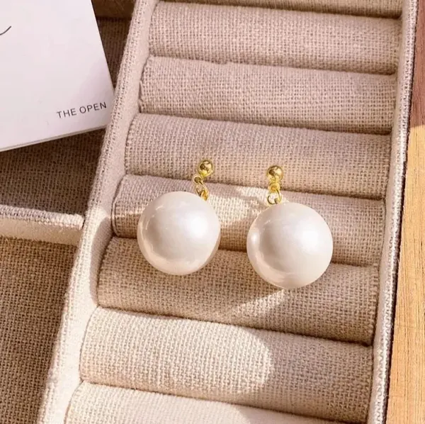 Gold_And_White_Alloy_Earrings_For_Women