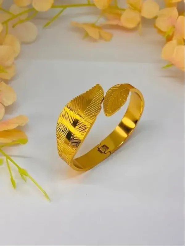 Gold_Stainless_Steel_Bracelet_For_Women