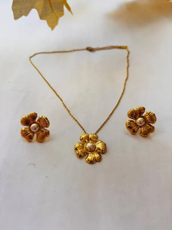 Gold_Stainless_Steel_Necklace_And_Earrings_Set_For_Women