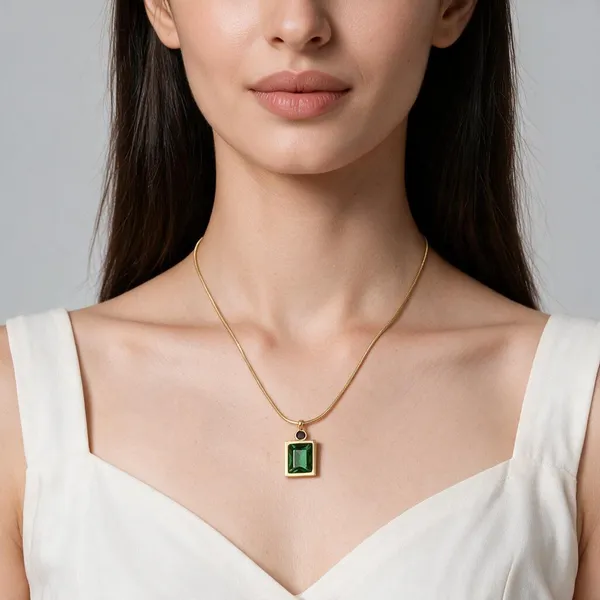 Gold_And_Emerald_Green_Stainless_Steel_Necklace_For_Women