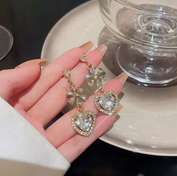 Gold_Alloy_Earrings_For_Women