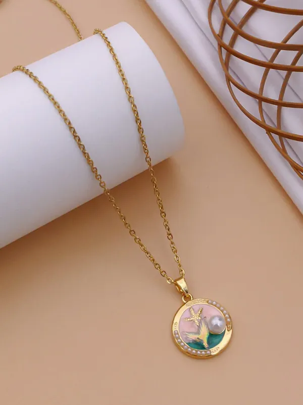 Gold_Brass_Round_Pendant_Necklace_For_Women