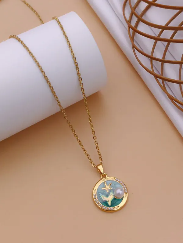 Gold_Brass_Round_Pendant_Necklace_For_Women