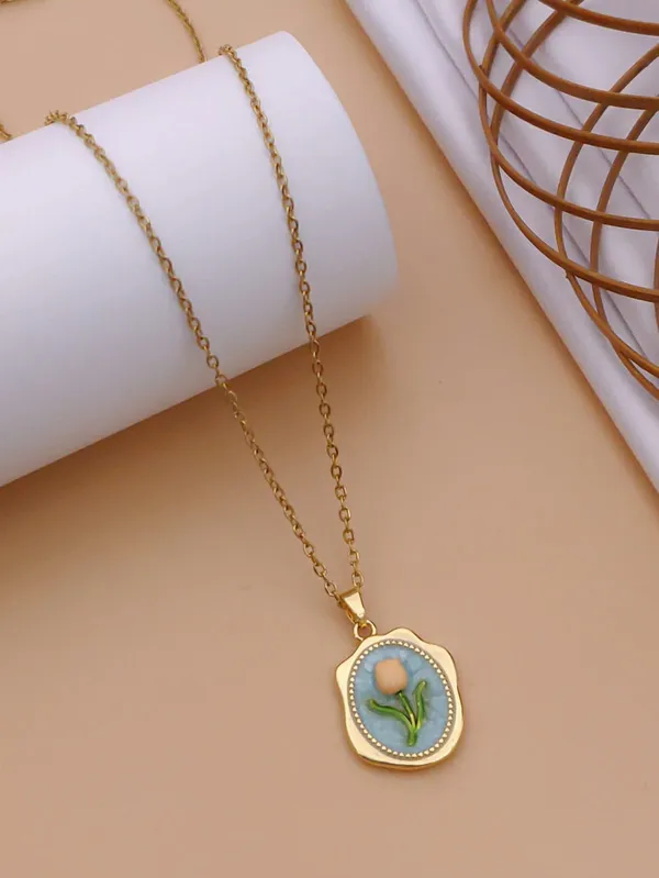 Gold_Brass_Floral_Pendant_Necklace_For_Women