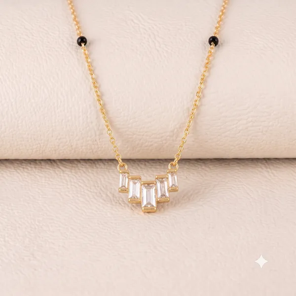 Gold_Brass_Geometric_Pendant_Necklace_For_Women