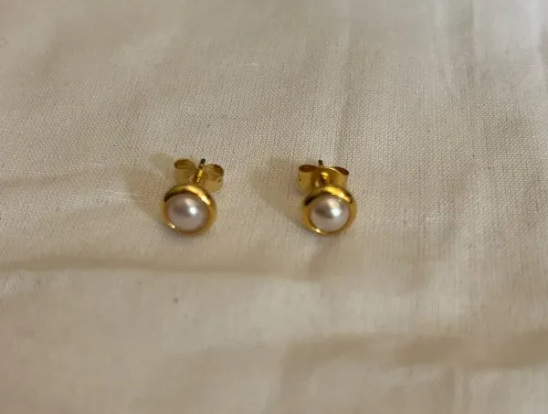 Gold_Brass_Pearl_Bezel_Round_Stud_Earrings_For_Women_-_Pack_of_4