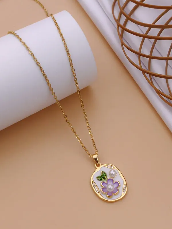 Gold_Brass_Floral_Pendant_Necklace_For_Women