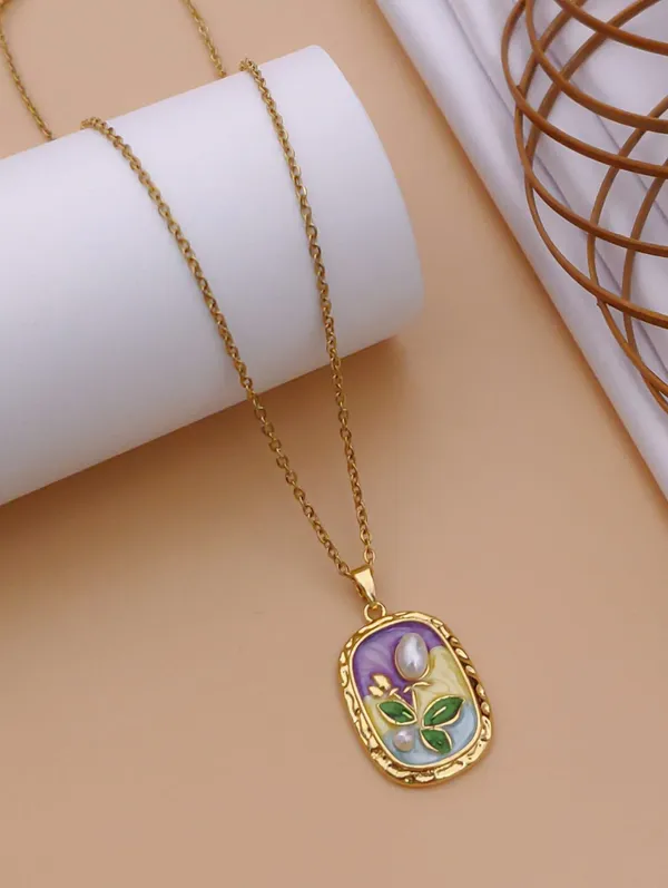 Gold_Brass_Floral_Pendant_Necklace_For_Women