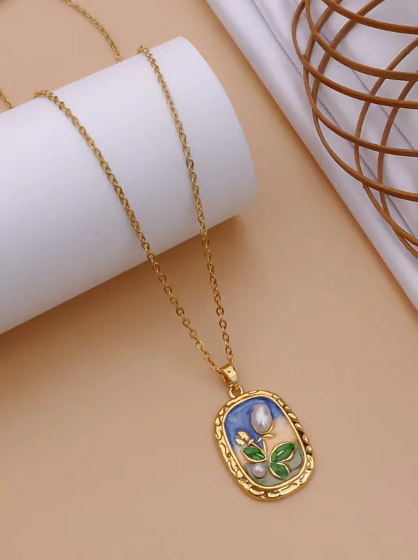 Gold_Brass_Floral_Pendant_Necklace_For_Women