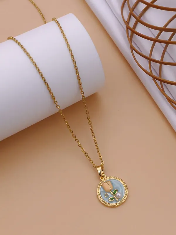 Gold_Brass_Floral_Pendant_Necklace_For_Women