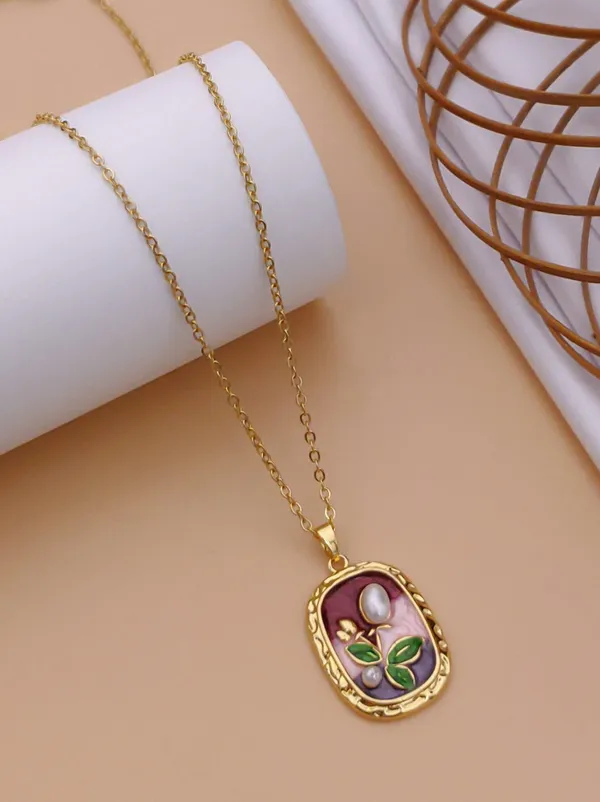 Gold_Brass_Floral_Pendant_Necklace_For_Women