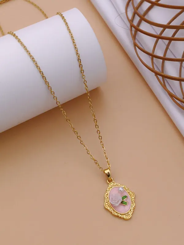 Gold_Brass_Floral_Pendant_Necklace_For_Women