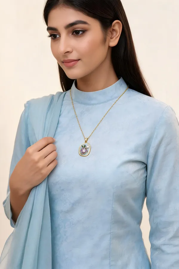 Gold_Brass_Floral_Pendant_Necklace_For_Women