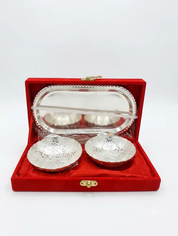 Silver_Finish_Floral_Engraved_Serving_Tray_Set