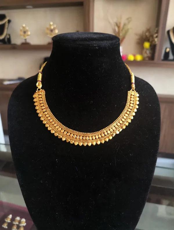Gold_Tone_Traditional_Choker_Necklace_for_Women