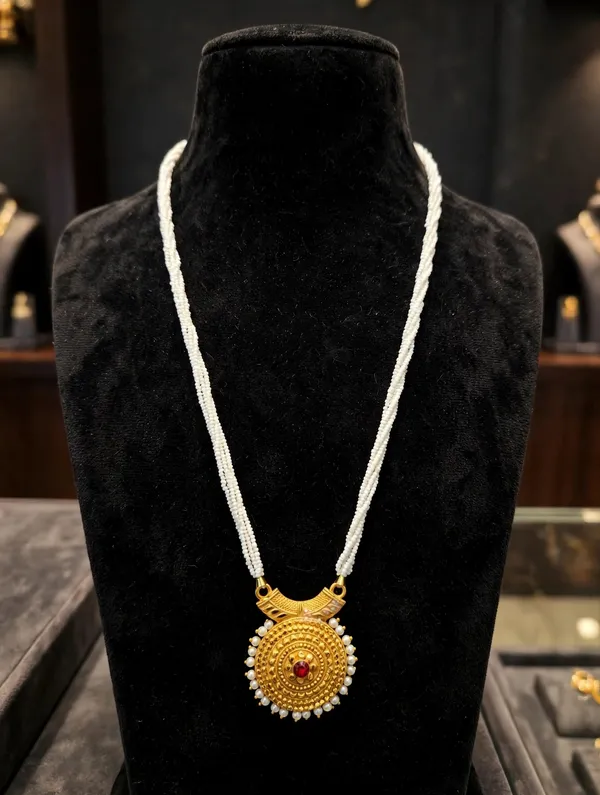 Gold-Tone_White_Beaded_Pendant_Necklace_for_Women