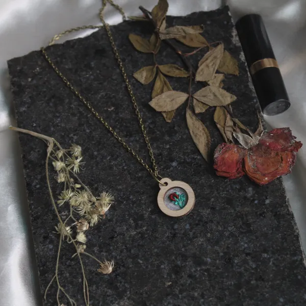 Maroon_Cotton_Embroidered_Rose_Bud_Circular_Pendant_Necklace_For_Women