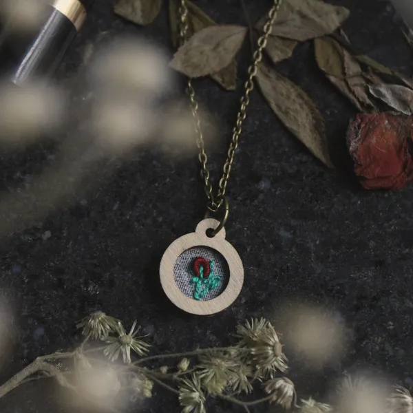 Maroon_Cotton_Embroidered_Rose_Bud_Circular_Pendant_Necklace_For_Women