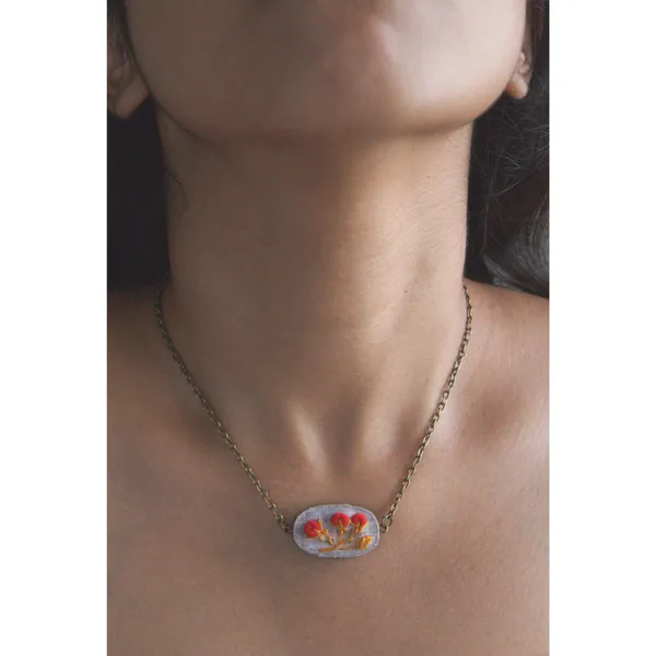 Bright_Red_Cotton_Embroidered_Triple_Rose_Buds_Oval_Pendant_Necklace_For_Women
