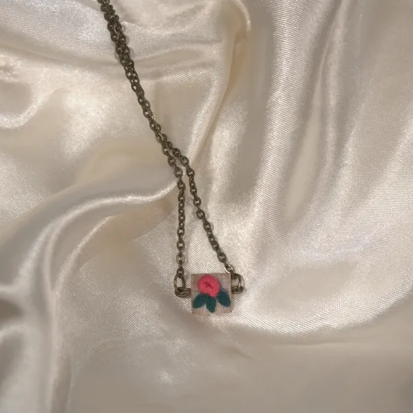Peach_Cotton_Embroidered_Rose_Square_Pendant_Necklace_For_Women