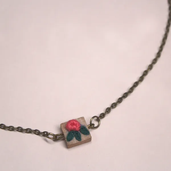 Peach_Cotton_Embroidered_Rose_Square_Pendant_Necklace_For_Women