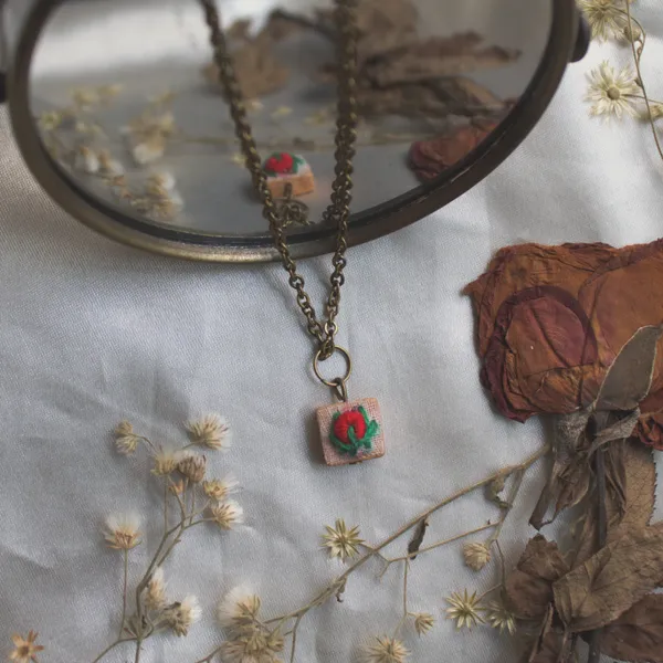 Red_Cotton_Embroidered_Rose_Bud_Square_Pendant_Necklace_For_Women