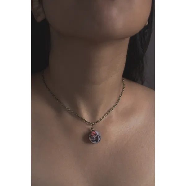 Peach_Cotton_Embroidered_Rose_Bud_Round_Pendant_Necklace_For_Women