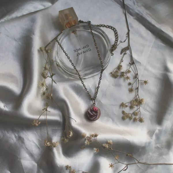 Peach_Cotton_Embroidered_Rose_Bud_Round_Pendant_Necklace_For_Women
