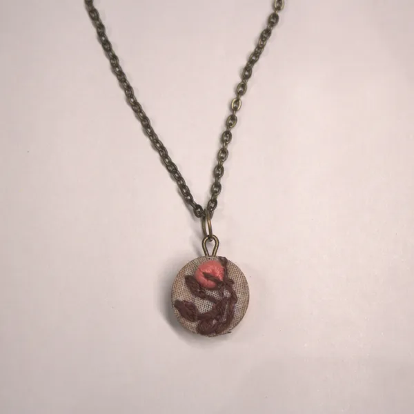 Peach_Cotton_Embroidered_Rose_Bud_Round_Pendant_Necklace_For_Women