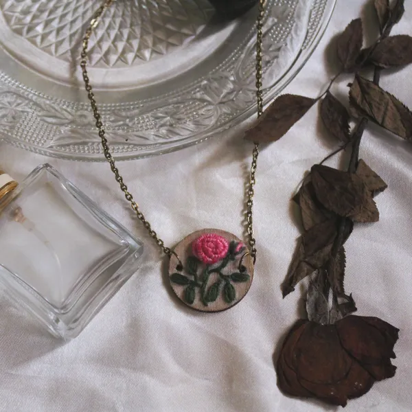 Pink_Cotton_Embroidered_Rose_Branch_Round_Pendant_Necklace_For_Women