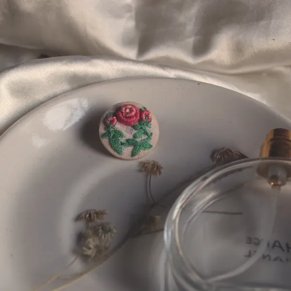 Coral_Pink_Cotton_Embroidered_Rose_Buds_Round_Brooch_Pin_For_Women