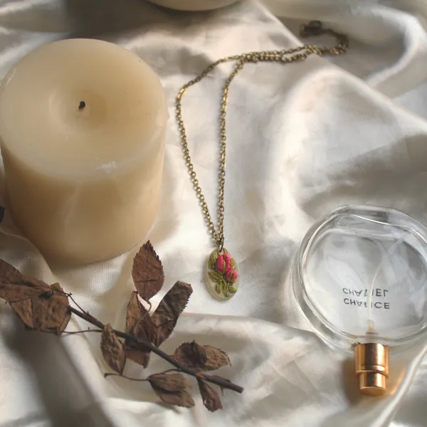Peach_Cotton_Embroidered_Rose_Buds_Branch_Hollow_Oval_Pendant_Necklace_For_Women