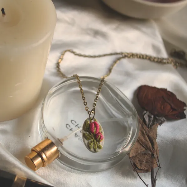 Peach_Cotton_Embroidered_Rose_Buds_Branch_Hollow_Oval_Pendant_Necklace_For_Women
