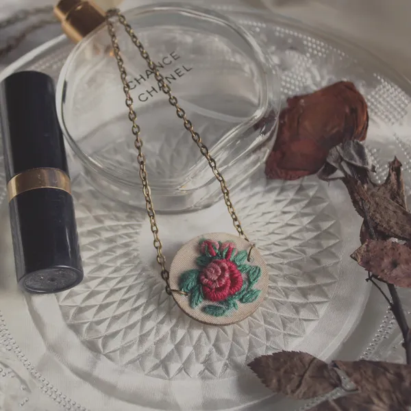 Maroon_Cotton_Embroidered_Rose_Branch_Round_Pendant_Necklace_For_Women