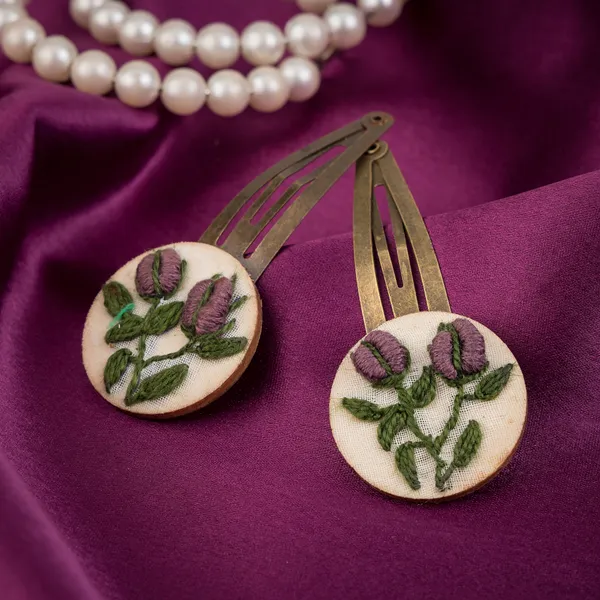 Dark_Mauve_Cotton_Embroidered_Rose_Bud_Round_Tic_Tac_Hair_Clips_Set_For_Women