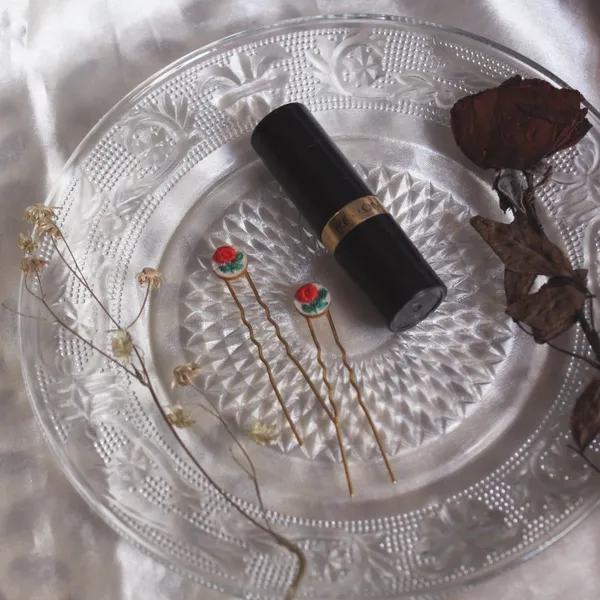 Red_Rose_Cotton_Embroidered_Tiny_Round_Hair_Pins_Set_For_Women