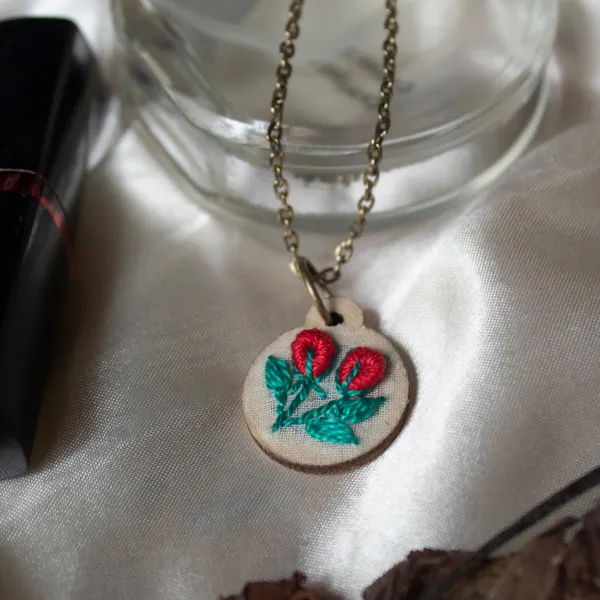 Red_Cotton_Embroidered_Double_Rose_Buds_Round_Hollow_Pendant_Necklace_For_Women