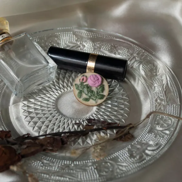 Light_Pink_Cotton_Embroidered_Rose_Bud_Round_Brooch_Pin_For_Women
