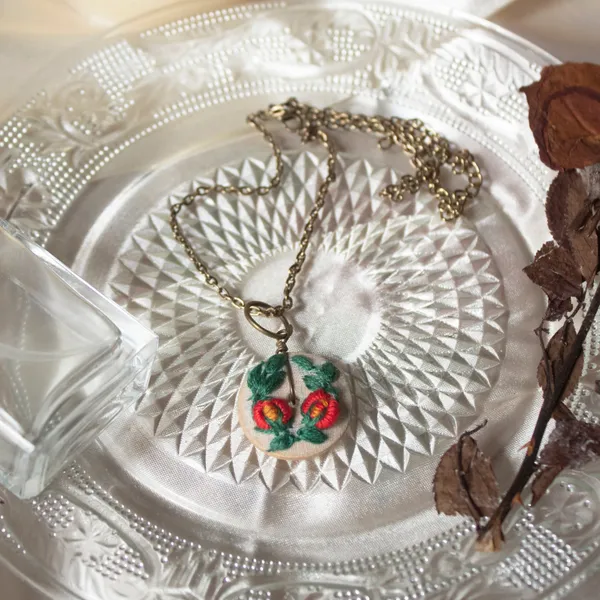 Orange_Cotton_Embroidered_Dual_Tone_Rose_Buds_Round_Hollow_Necklace_For_Women