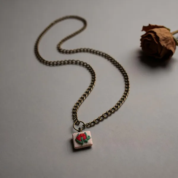 Red_Cotton_Embroidered_Rose_Bud_Square_Pendant_Necklace_For_Women